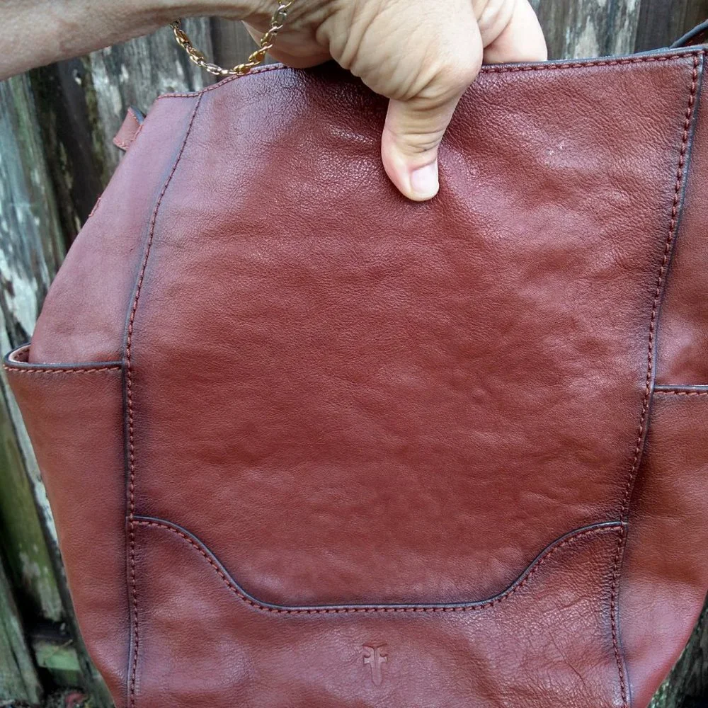 Frye bucket hobo